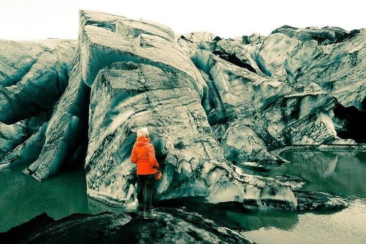 Private Photo Session with a Local Photographer in Vatnajökull