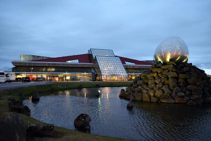 Reykjavik area to Keflavik Private Luxury Airport Transfer