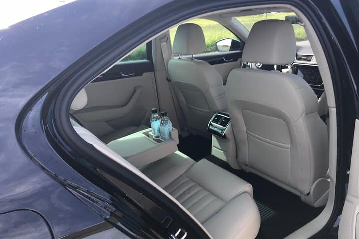 Transfer from Reykjavik - Private airport transfer to KEF Airport