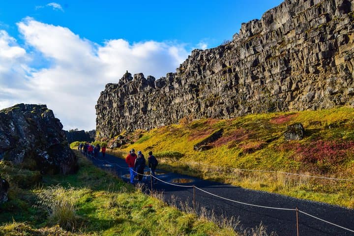Reykjavik: The Lava Tunnel and Golden Circle Small-Group Tour