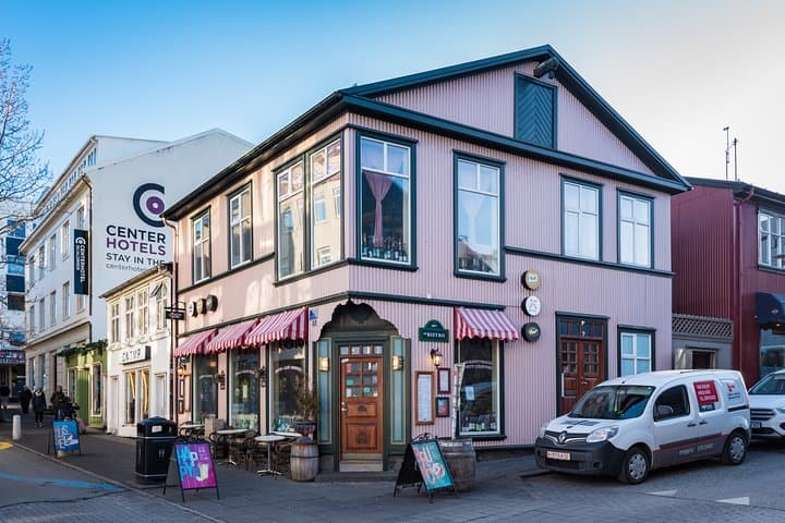 Explore Reykjavik in 60 minutes with a Local