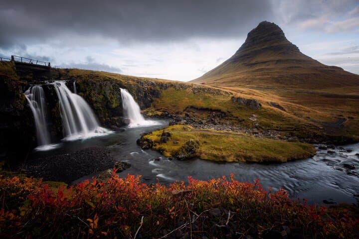 Kirjufell & Kirkjufellsfoss in autumn