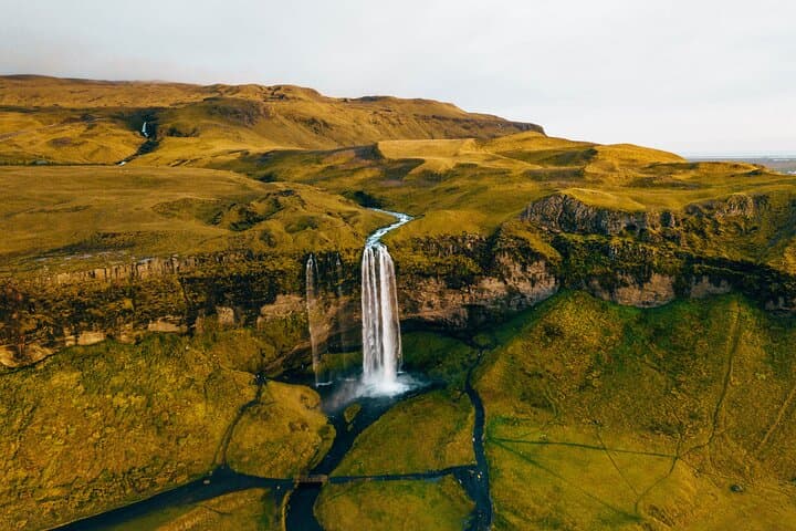 Seljalandsfoss waterfall