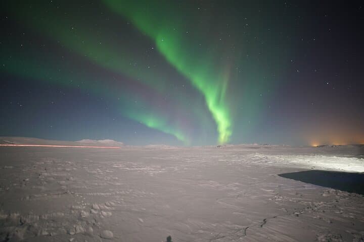 Northern Lights In luxury off-road SUV with Photos and Treats