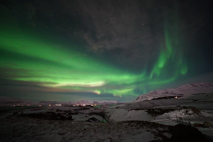 Northern Lights In luxury off-road SUV with Photos and Treats
