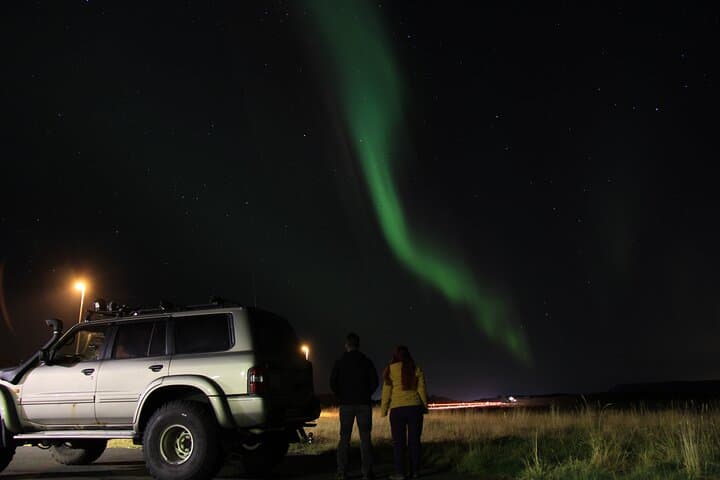 Northern lights hunt in a Super Jeep