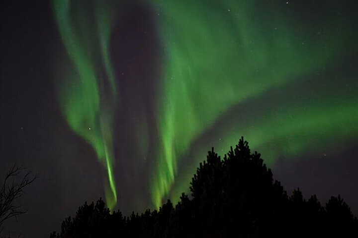 Northern lights hunt in a Super Jeep