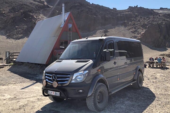4x4 vehicle and Drekagil Canyon