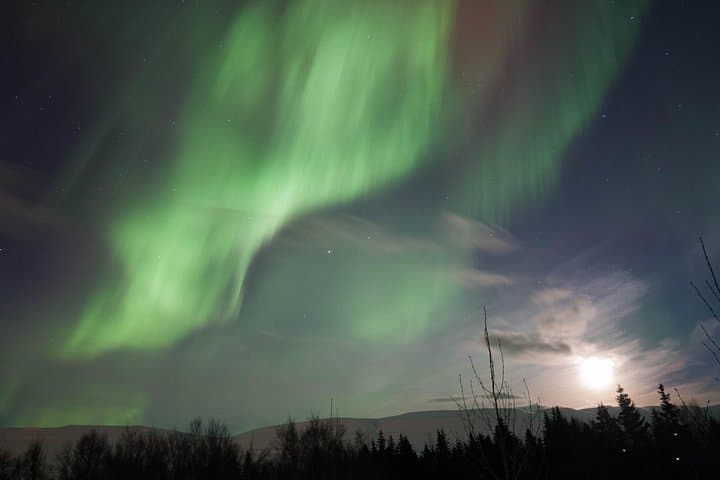 Northern lights classic green and red shining through