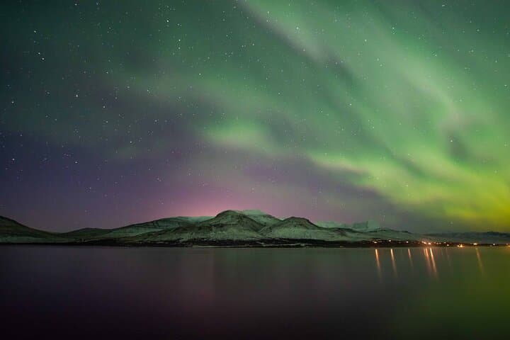 Private Northern Lights Tour - Champagne & Chocolates Aurora Hunt