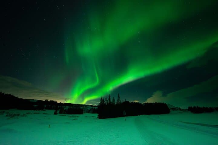Private Northern Lights Tour - Champagne & Chocolates Aurora Hunt