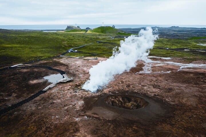 Reykjanes Lava Circle: Private Adventure to New Lava & Grindavík