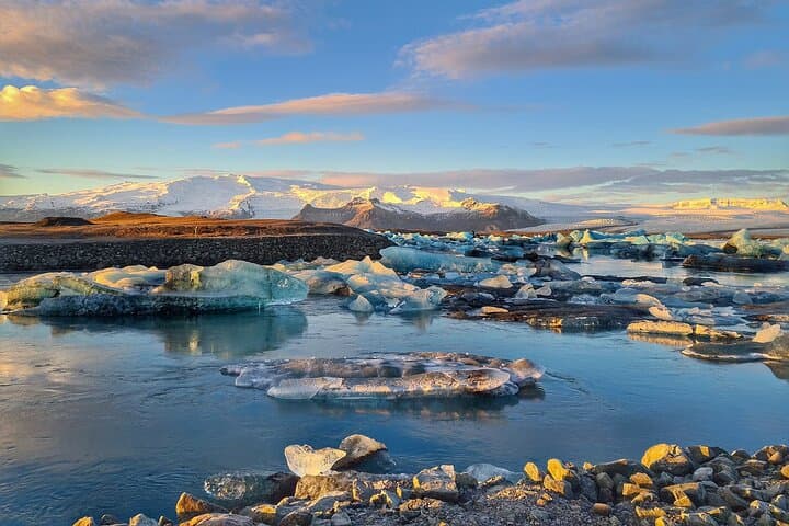 Roundtrip Transfer Jokulsarlon Glacier Lagoon and Hofn Airport