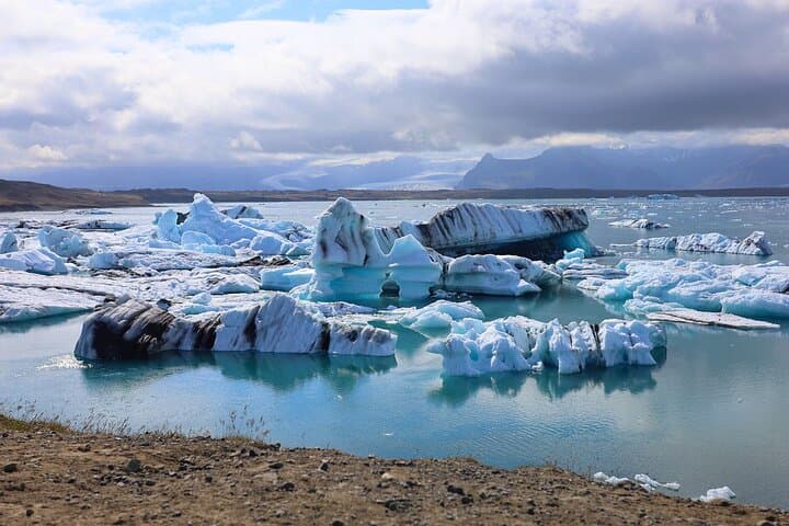 Roundtrip Transfer Jokulsarlon Glacier Lagoon and Hofn Airport