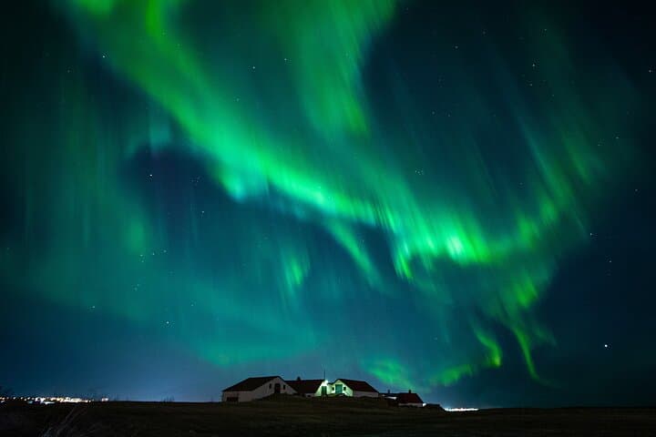 Small Bus Northern Lights Tour from Reykjavik at 9:30 pm