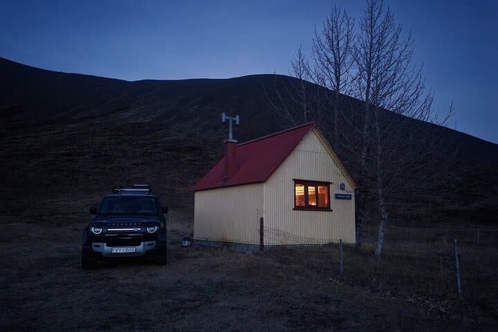 4x4 Adventure and Mountain Hut Escape at Iceland Backroads