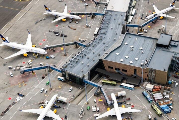 Private Transfer from Reykjavik to Keflavik Airport
