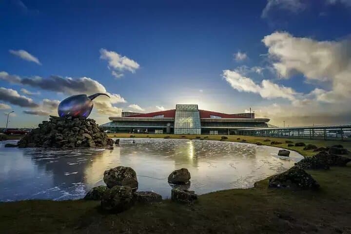 Private Transfer Keflavik Airport to Blue Lagoon to Reykjavik
