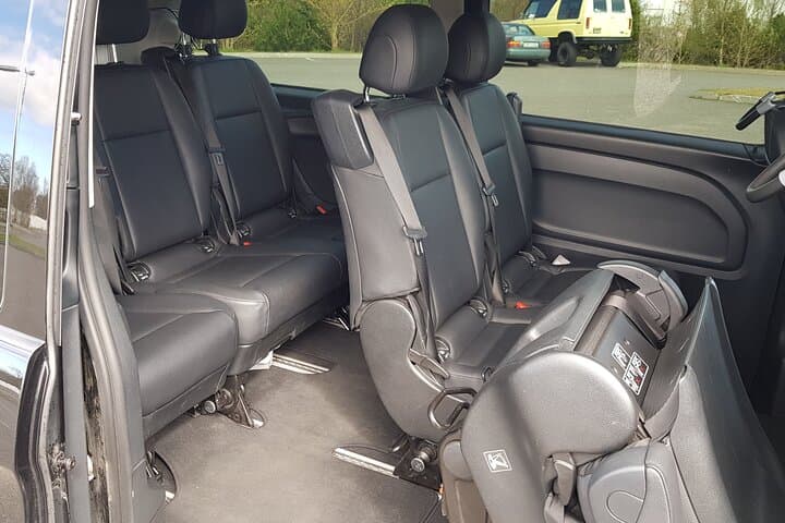 Private Transfer from Reykjavik to Keflavik International Airport