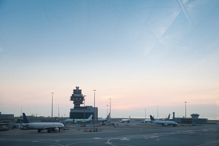 Private transfer from Reykjavik to Keflavik airport