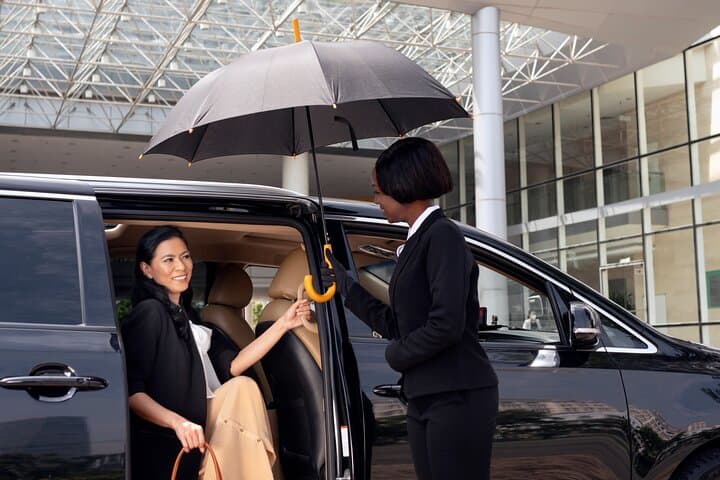 Private transfer from Keflavik airport to Reykjavik