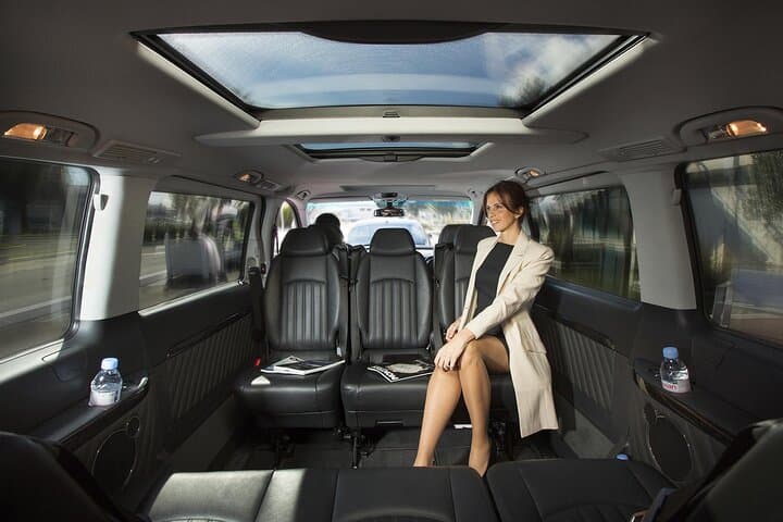 Keflavik Airport Private Transfer to and from Reykjavik