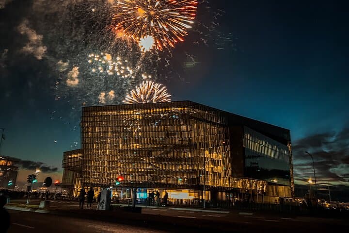 Keflavik to Reykjavik: Roundtrip Private Airport Transfer