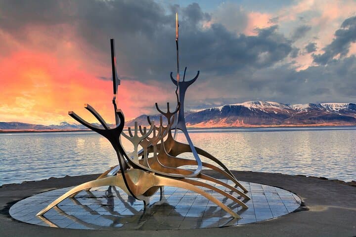 Keflavik: Reykjavik city, Blue Lagoon & Reykjanes Private Tour