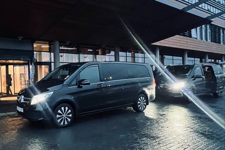 Keflavik Airport Private Transfer to and from Reykjavik