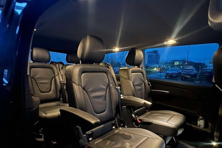 Keflavik Airport Private Transfer to and from Reykjavik
