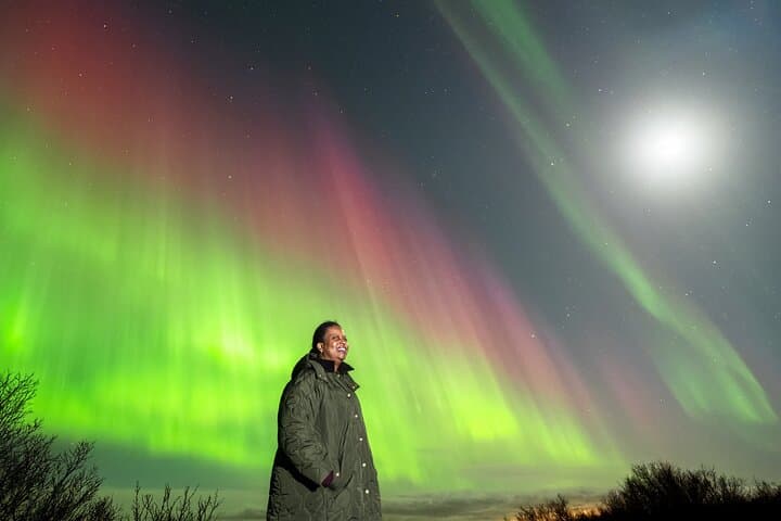 Reykjavik Private Northern Lights Tour with Pro Photographer