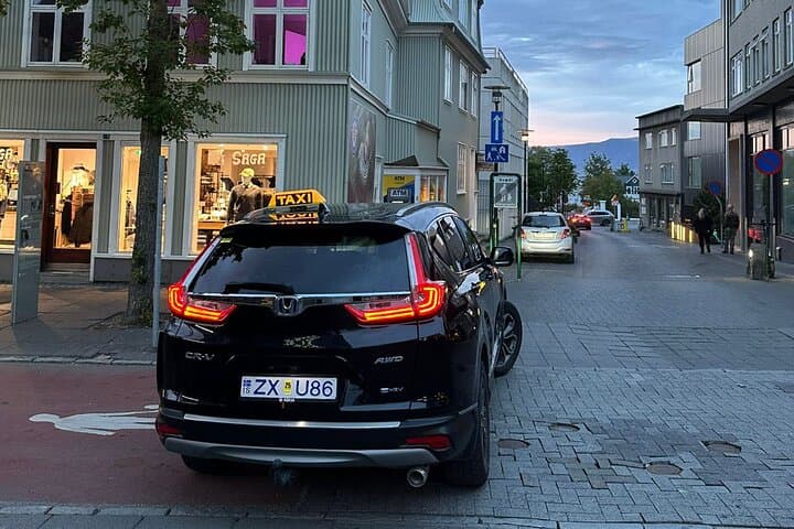 Private Airport Transfer from Reykjavík to Keflavík (KEF) Airport