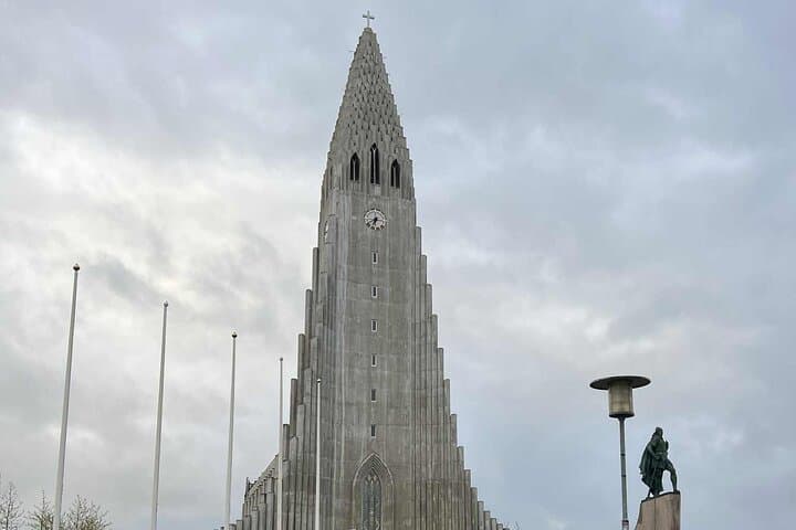 Private Transfer Between KEF Airport and Reykjavík