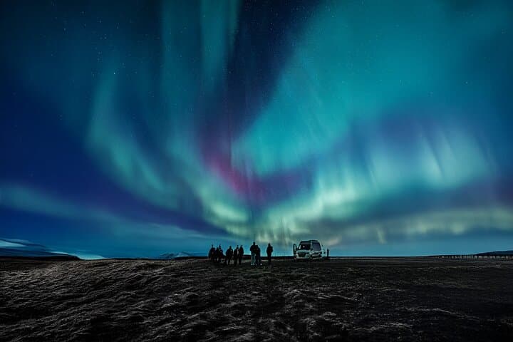 Reykjavik Northern Lights Tour with Professional Photographer