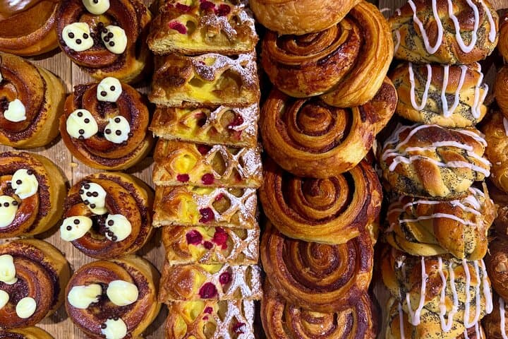 Reykjavík Food Tour with 5 Authentic Local Tastings & Secret Dish