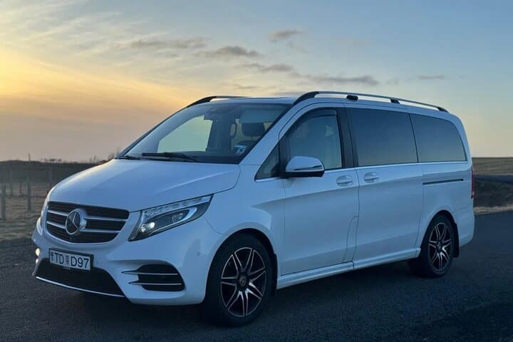 Private Transfer from Reykjavik to Keflavik Airport