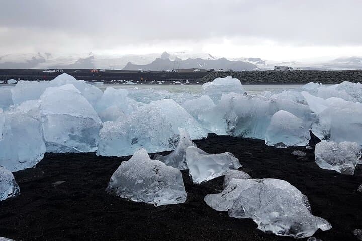 Glacier Lagoon & South Coast. Private Day Tour