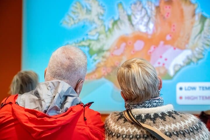 Educational videos about Icelandic geology and the Carbfix mineralization process can be found on the top floor.