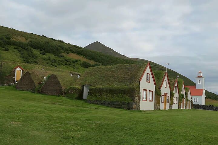 Akureyri Port: Small Group Godafoss and Laufas Turf House Tour