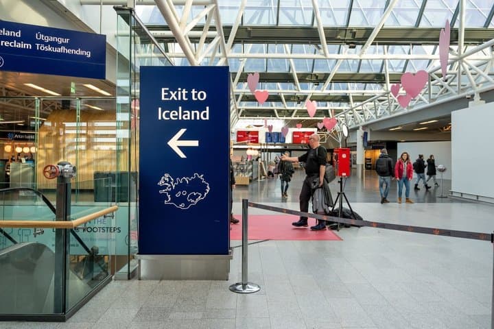 Private Transfer From Reykjavik Hotels to Keflavik Airport (KEF)