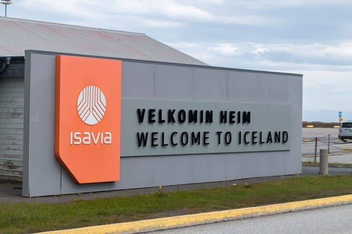 Private Transfer From Reykjavik Hotels to Keflavik Airport (KEF)