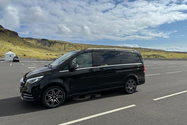 Golden Circle Private Tour – Þingvellir, Geysir & Gullfoss