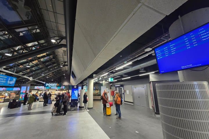 Private Keflavik Airport Transfer (Round trip)