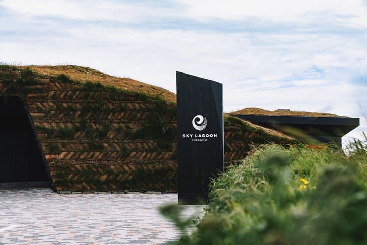 Reykjavik Hotels: Private Transfer To or From Sky Lagoon