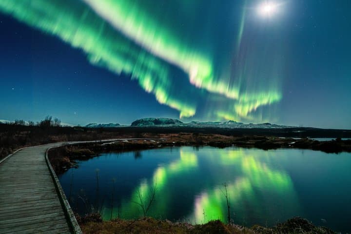 Reykjavik Northern Lights Tour with Professional Photographer