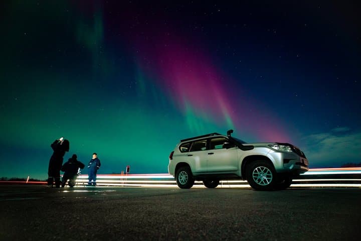 Reykjavik Northern Lights Tour with Professional Photographer