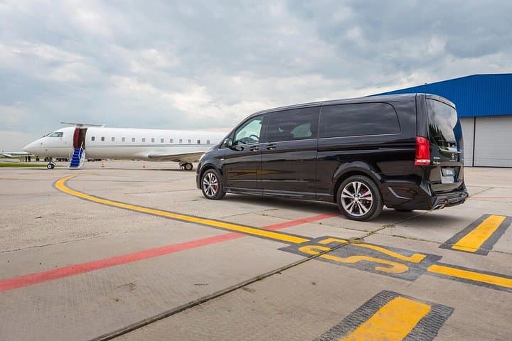 One Way KEF Airport Transfers from and to Reykjavik City