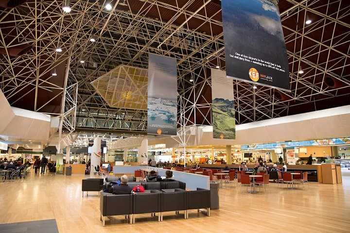 Private KEF Airport to Reykjavik with 3 hour Blue lagoon Stopover
