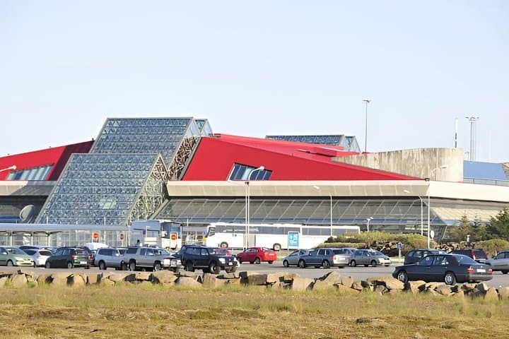 Private KEF Airport to Reykjavik with 3 hour Blue lagoon Stopover