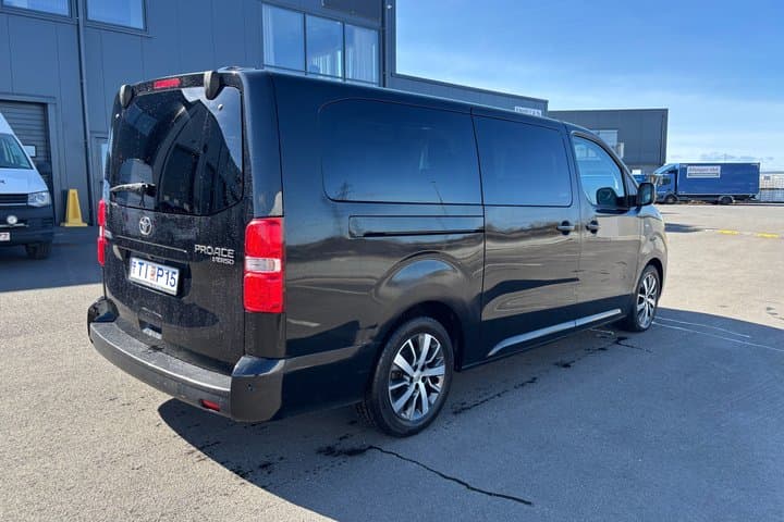 KEF Airport Transfers from and to Reykjavik City (one way)